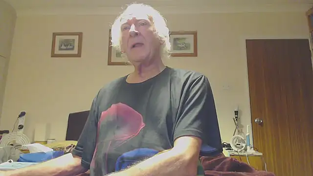 Snapshot of WaverlyKernow chatting on January 11, 2025, 4:16 am WaverlyKernow online show from January 11, 2025, 4:16 am