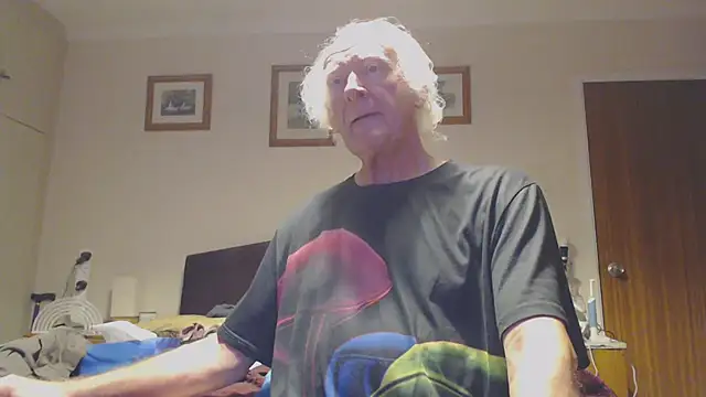 Snapshot of WaverlyKernow chatting on January 11, 2025, 7:49 am WaverlyKernow online show from January 11, 2025, 7:49 am