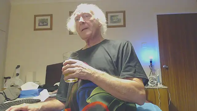 Snapshot of WaverlyKernow chatting on January 11, 2025, 4:03 pm WaverlyKernow online show from January 11, 2025, 4:03 pm