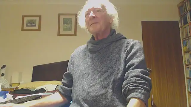 Snapshot of WaverlyKernow chatting on January 14, 2025, 8:09 am WaverlyKernow online show from January 14, 2025, 8:09 am