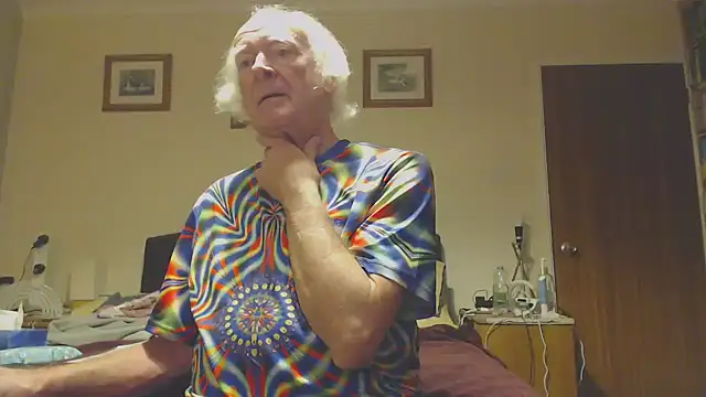 Snapshot of WaverlyKernow chatting on January 15, 2025, 10:57 pm WaverlyKernow online show from January 15, 2025, 10:57 pm