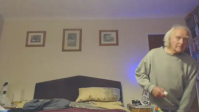 Snapshot of WaverlyKernow chatting on January 17, 2025, 2:07 pm WaverlyKernow online show from January 17, 2025, 2:07 pm