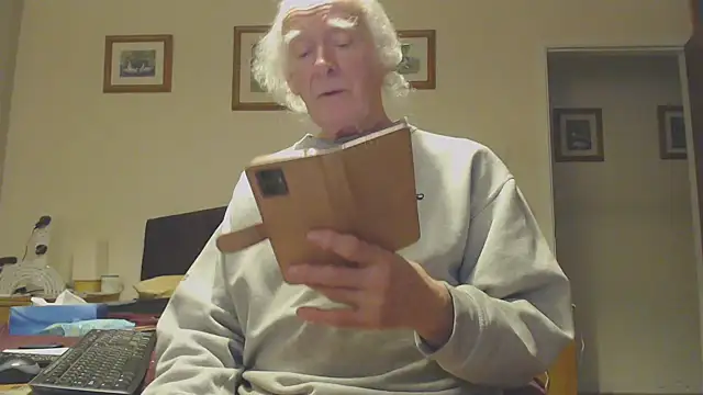 Snapshot of WaverlyKernow chatting on January 18, 2025, 2:44 pm WaverlyKernow online show from January 18, 2025, 2:44 pm