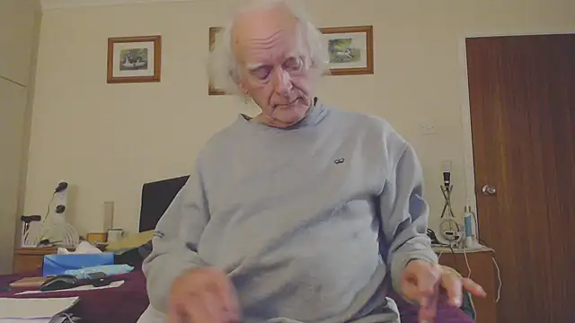 Snapshot of WaverlyKernow chatting on January 19, 2025, 2:59 pm WaverlyKernow online show from January 19, 2025, 2:59 pm