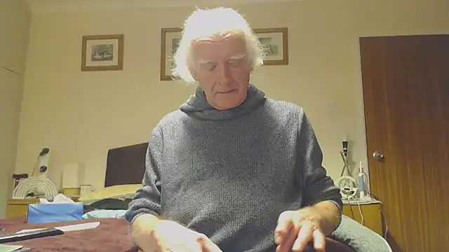 Snapshot of WaverlyKernow chatting on January 19, 2025, 10:06 pm WaverlyKernow online show from January 19, 2025, 10:06 pm