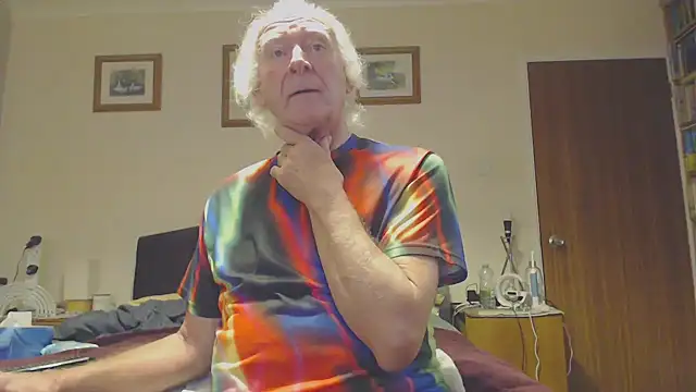 Snapshot of WaverlyKernow chatting on January 22, 2025, 8:51 am WaverlyKernow online show from January 22, 2025, 8:51 am