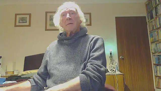 Snapshot of WaverlyKernow chatting on January 22, 2025, 9:32 pm WaverlyKernow online show from January 22, 2025, 9:32 pm