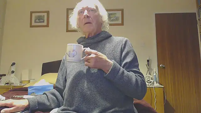 Snapshot of WaverlyKernow chatting on January 24, 2025, 10:51 pm WaverlyKernow online show from January 24, 2025, 10:51 pm