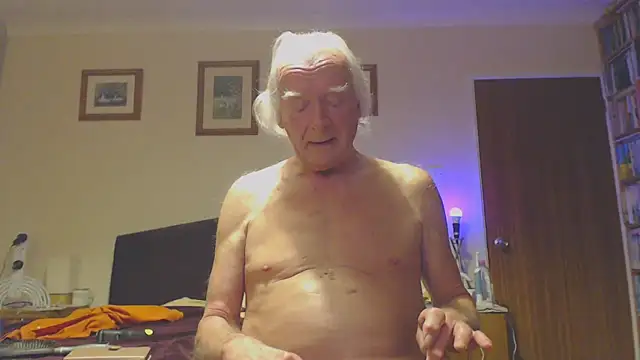 Snapshot of WaverlyKernow chatting on January 26, 2025, 11:39 am WaverlyKernow online show from January 26, 2025, 11:39 am