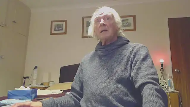 Snapshot of WaverlyKernow chatting on January 27, 2025, 2:24 pm WaverlyKernow online show from January 27, 2025, 2:24 pm