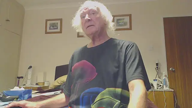 Snapshot of WaverlyKernow chatting on January 29, 2025, 10:27 am WaverlyKernow online show from January 29, 2025, 10:27 am