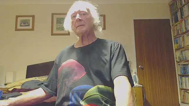 Snapshot of WaverlyKernow chatting on January 29, 2025, 8:14 pm WaverlyKernow online show from January 29, 2025, 8:14 pm