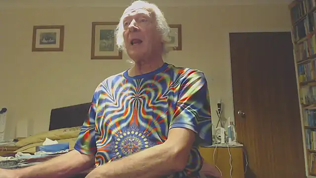 Snapshot of WaverlyKernow chatting on February 1, 2025, 7:57 am WaverlyKernow online show from February 1, 2025, 7:57 am