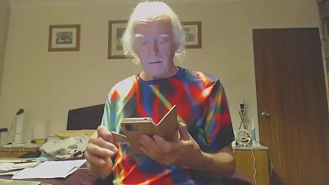 Snapshot of WaverlyKernow chatting on February 4, 2025, 10:21 am WaverlyKernow online show from February 4, 2025, 10:21 am