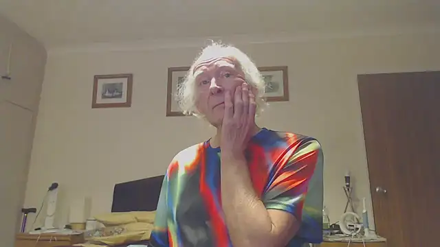 Snapshot of WaverlyKernow chatting on February 5, 2025, 3:20 pm WaverlyKernow online show from February 5, 2025, 3:20 pm