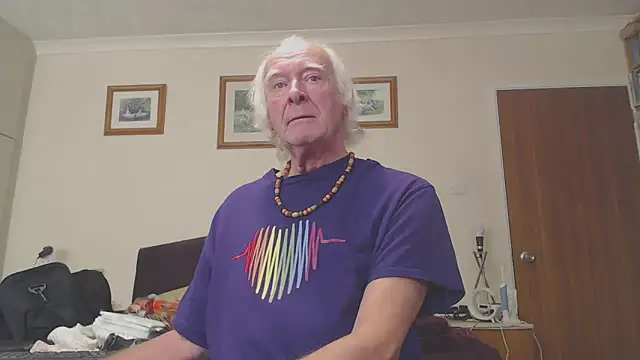 Snapshot of WaverlyKernow chatting on February 12, 2025, 10:24 am WaverlyKernow online show from February 12, 2025, 10:24 am