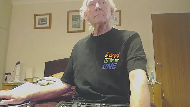 Snapshot of WaverlyKernow chatting on February 14, 2025, 9:13 am WaverlyKernow online show from February 14, 2025, 9:13 am