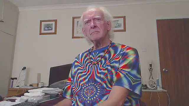 Snapshot of WaverlyKernow chatting on February 25, 2025, 12:34 pm WaverlyKernow online show from February 25, 2025, 12:34 pm