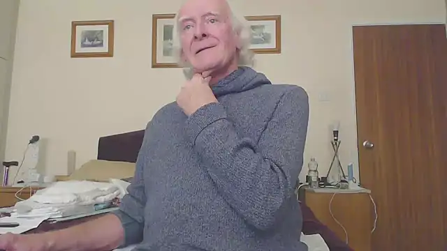 Snapshot of WaverlyKernow chatting on February 26, 2025, 4:03 pm WaverlyKernow online show from February 26, 2025, 4:03 pm