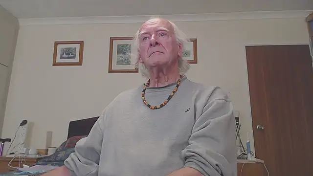 Snapshot of WaverlyKernow chatting on March 3, 2025, 2:15 pm WaverlyKernow online show from March 3, 2025, 2:15 pm