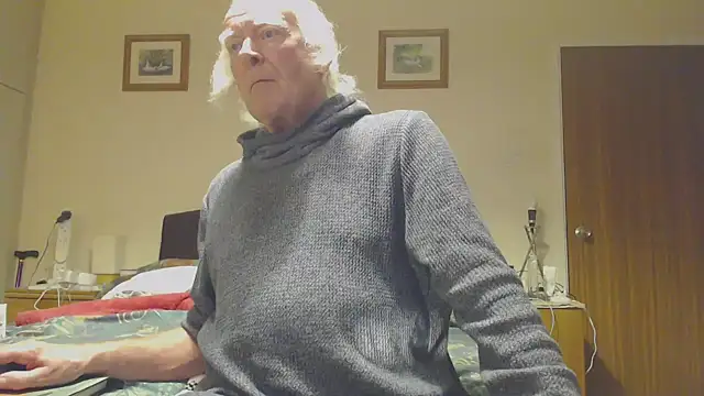 Snapshot of WaverlyKernow chatting on March 8, 2025, 9:29 pm WaverlyKernow online show from March 8, 2025, 9:29 pm