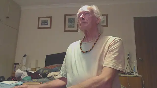 Snapshot of WaverlyKernow chatting on March 21, 2025, 2:51 pm WaverlyKernow online show from March 21, 2025, 2:51 pm