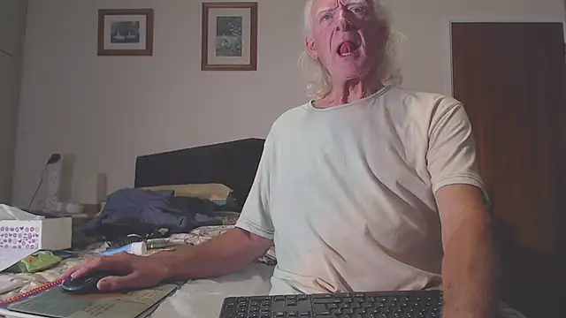 Snapshot of WaverlyKernow chatting on September 8, 2025, 2:16 pm WaverlyKernow online show from September 8, 2025, 2:16 pm