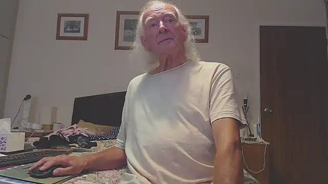 Snapshot of WaverlyKernow chatting on September 10, 2025, 3:01 pm WaverlyKernow online show from September 10, 2025, 3:01 pm