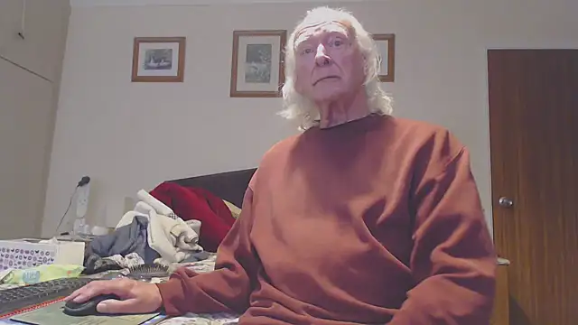 Snapshot of WaverlyKernow chatting on September 15, 2025, 10:15 am WaverlyKernow online show from September 15, 2025, 10:15 am