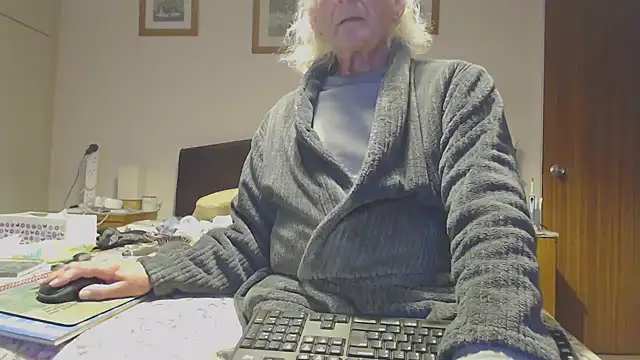 Snapshot of WaverlyKernow chatting on September 16, 2025, 6:53 pm WaverlyKernow online show from September 16, 2025, 6:53 pm