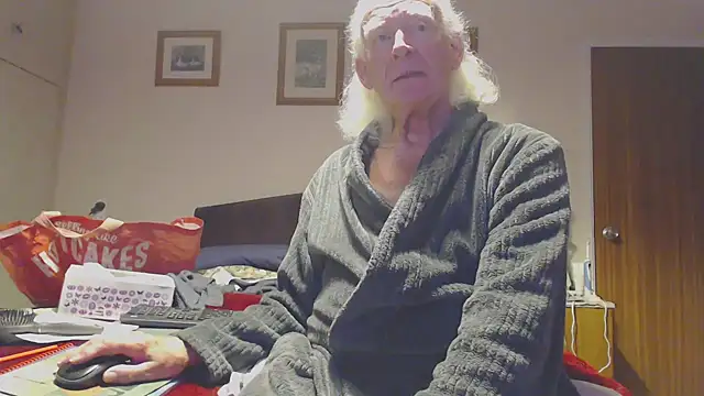 Snapshot of WaverlyKernow chatting on September 19, 2025, 8:20 pm WaverlyKernow online show from September 19, 2025, 8:20 pm