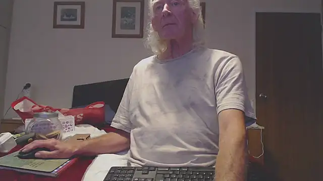 Snapshot of WaverlyKernow chatting on September 27, 2025, 11:26 am WaverlyKernow online show from September 27, 2025, 11:26 am