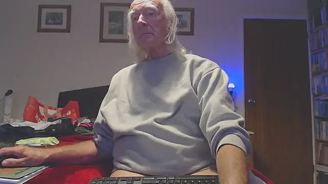 Snapshot of WaverlyKernow chatting on October 3, 2025, 11:29 am WaverlyKernow online show from October 3, 2025, 11:29 am