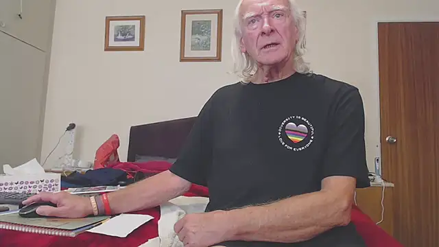 Snapshot of WaverlyKernow chatting on October 11, 2025, 1:42 pm WaverlyKernow online show from October 11, 2025, 1:42 pm