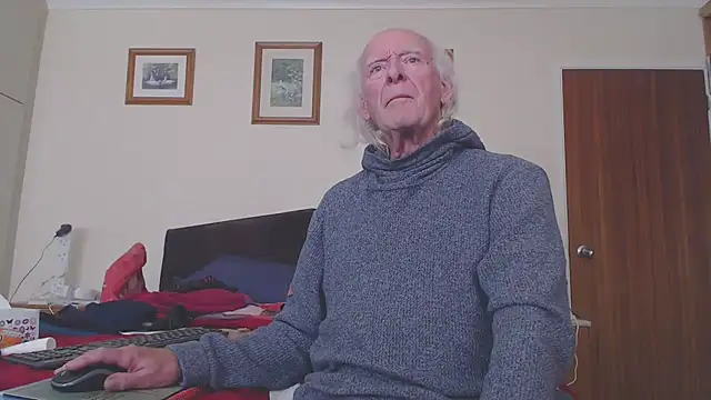 Snapshot of WaverlyKernow chatting on October 12, 2025, 12:59 pm WaverlyKernow online show from October 12, 2025, 12:59 pm