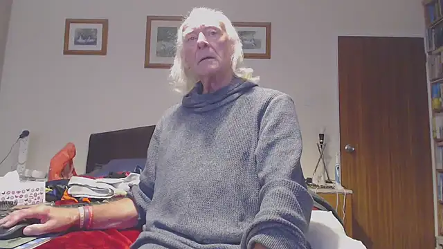 Snapshot of WaverlyKernow chatting on October 16, 2025, 2:07 pm WaverlyKernow online show from October 16, 2025, 2:07 pm