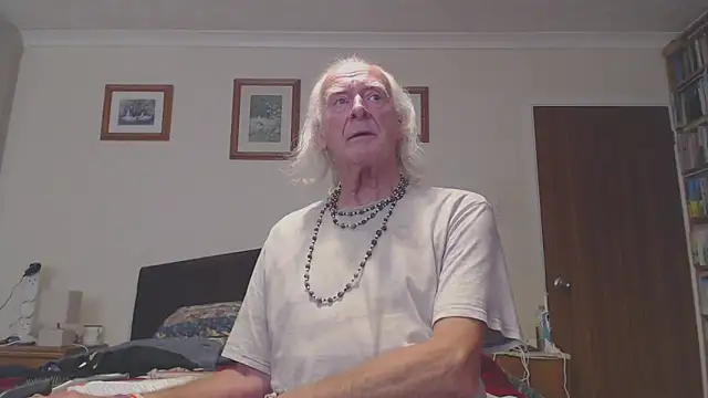 Snapshot of WaverlyKernow chatting on October 25, 2025, 9:39 am WaverlyKernow online show from October 25, 2025, 9:39 am