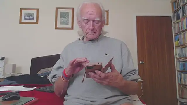 Snapshot of WaverlyKernow chatting on October 26, 2025, 10:54 am WaverlyKernow online show from October 26, 2025, 10:54 am