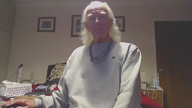 Snapshot of WaverlyKernow chatting on November 5, 2025, 10:26 am WaverlyKernow online show from November 5, 2025, 10:26 am