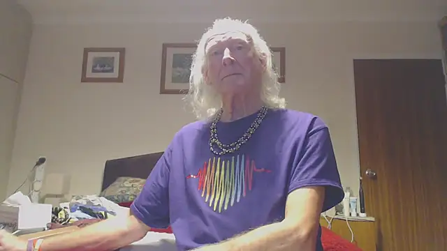 Snapshot of WaverlyKernow chatting on November 12, 2025, 12:05 pm WaverlyKernow online show from November 12, 2025, 12:05 pm