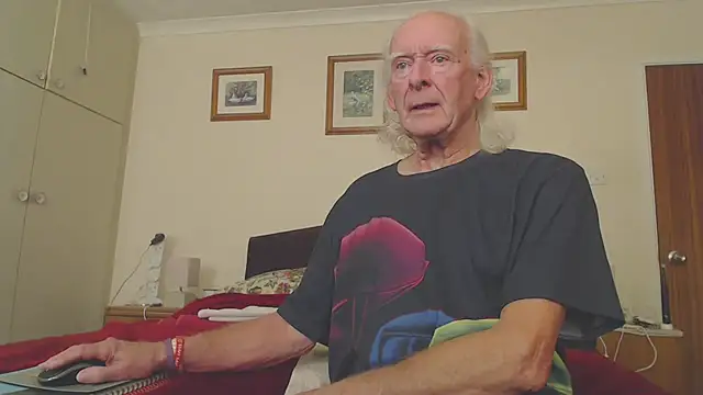 Snapshot of WaverlyKernow chatting on November 21, 2025, 3:11 pm WaverlyKernow online show from November 21, 2025, 3:11 pm