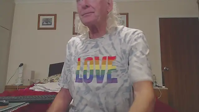 Snapshot of WaverlyKernow chatting on November 23, 2025, 2:06 pm WaverlyKernow online show from November 23, 2025, 2:06 pm