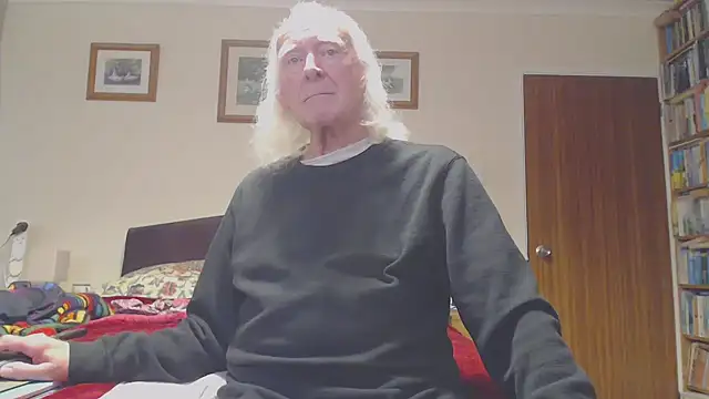 Snapshot of WaverlyKernow chatting on November 29, 2025, 2:09 pm WaverlyKernow online show from November 29, 2025, 2:09 pm