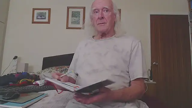 Snapshot of WaverlyKernow chatting on November 30, 2025, 12:09 pm WaverlyKernow online show from November 30, 2025, 12:09 pm