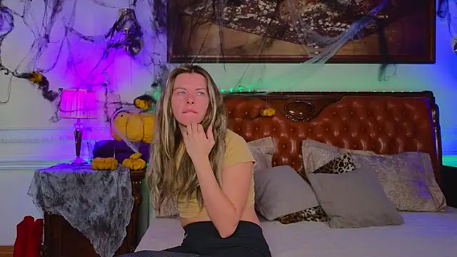 Real Tini online show from November 3, 2025, 6:14 am