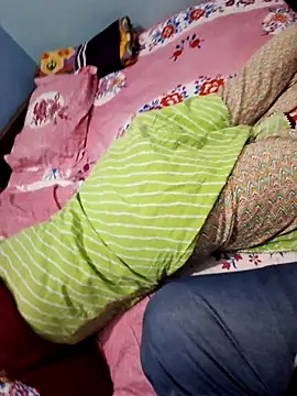 Crezy-Queen01 online show from October 8, 2025, 7:39 am