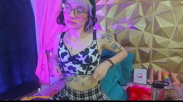 Snapshot of neeko_princes chatting on December 21, 2024, 12:27 pm neeko princes online show from December 21, 2024, 12:27 pm