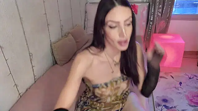 Snapshot of AlicianeFrancaise chatting on November 16, 2025, 12:11 pm AlicianeFrancaise online show from November 16, 2025, 12:11 pm