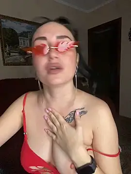 Roxana Bell online show from November 21, 2025, 8:29 pm