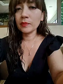 Snapshot of tata_laima__ chatting on October 1, 2025, 2:12 pm tata laima online show from October 1, 2025, 2:12 pm